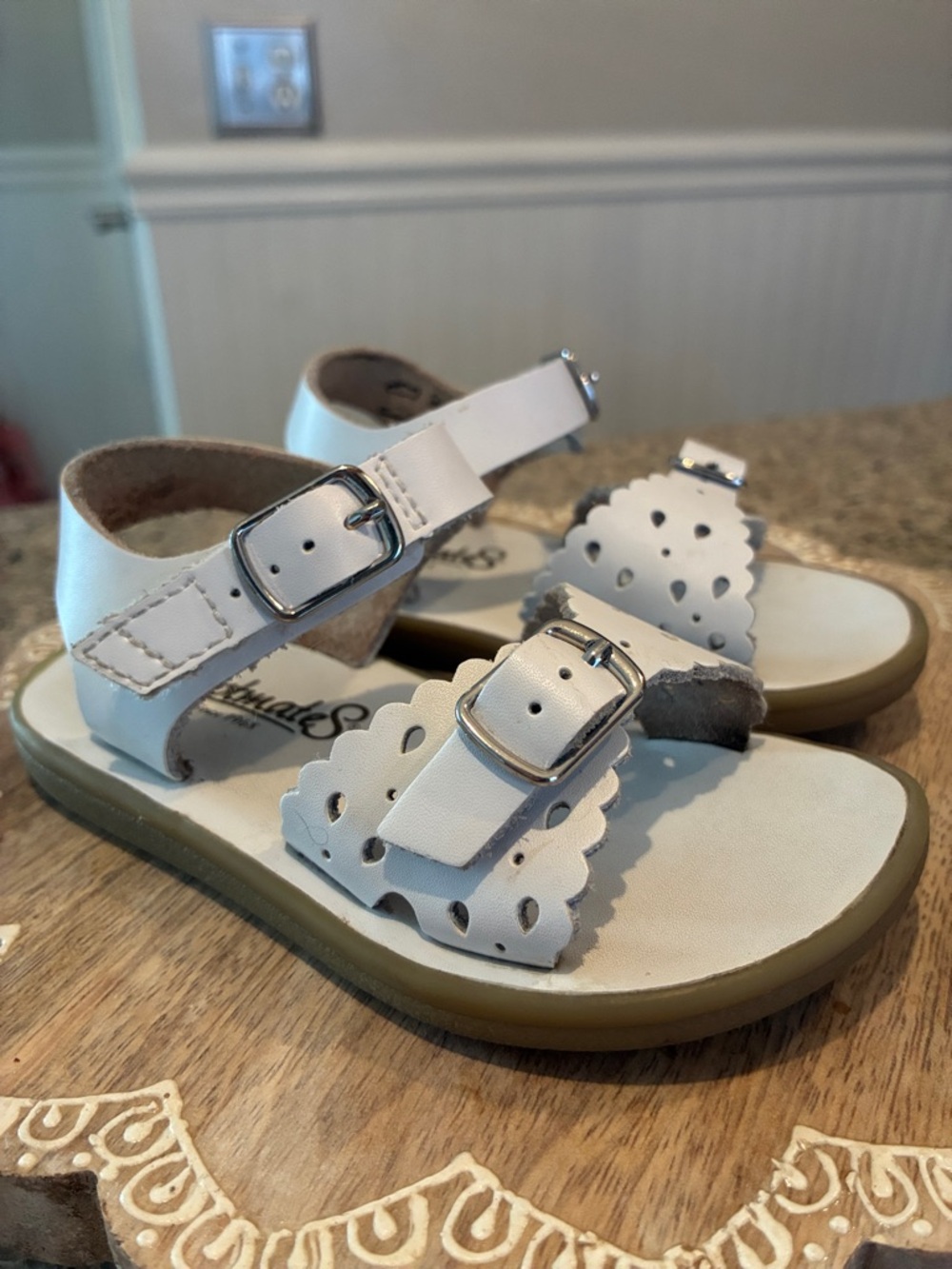 6C Footmates Ariel White Sandals - Picture 3 of 10